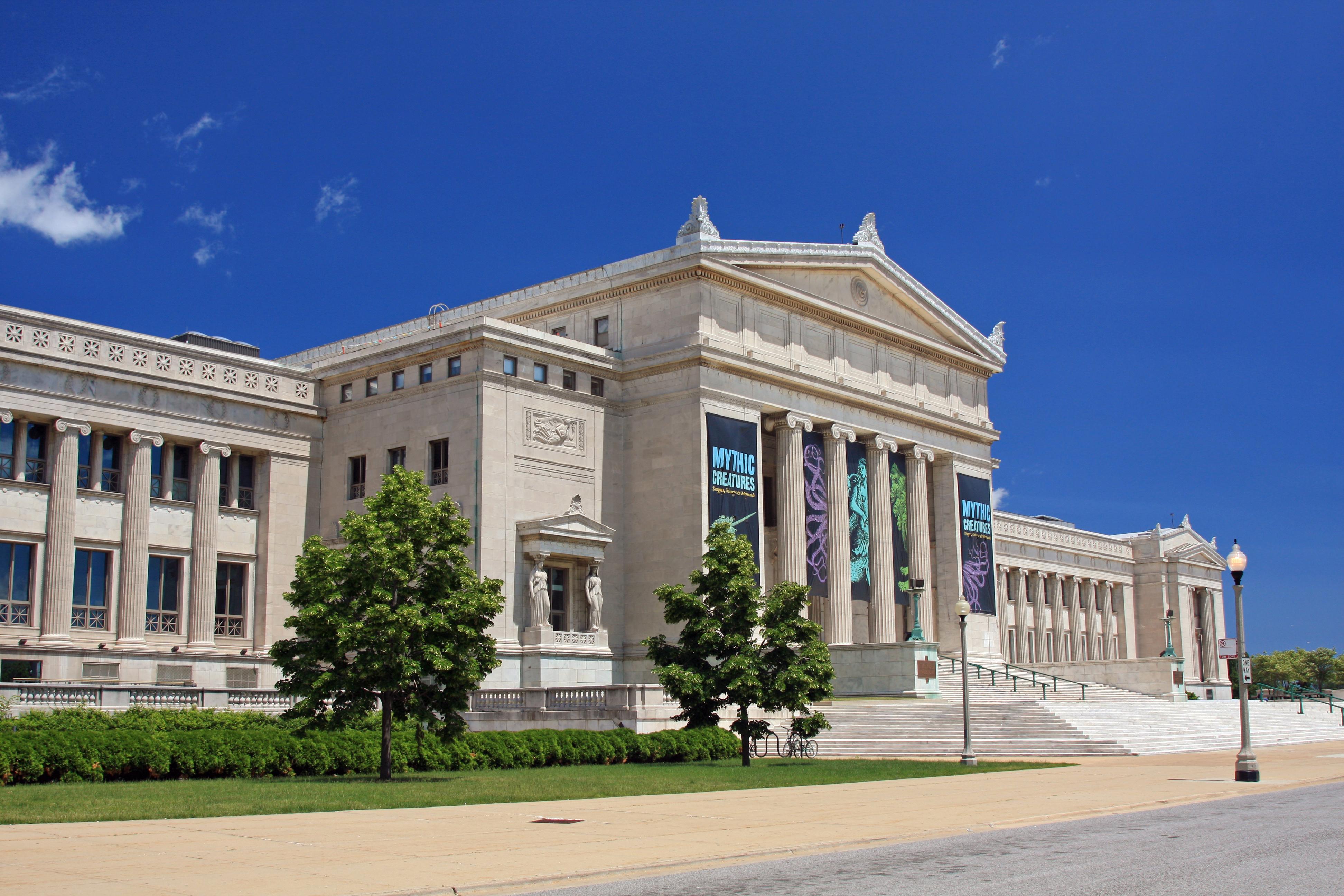 Chicago 2 day itinerary grand museum exterior visit