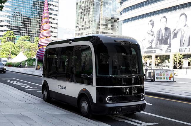 Autonomous shuttle bus in city