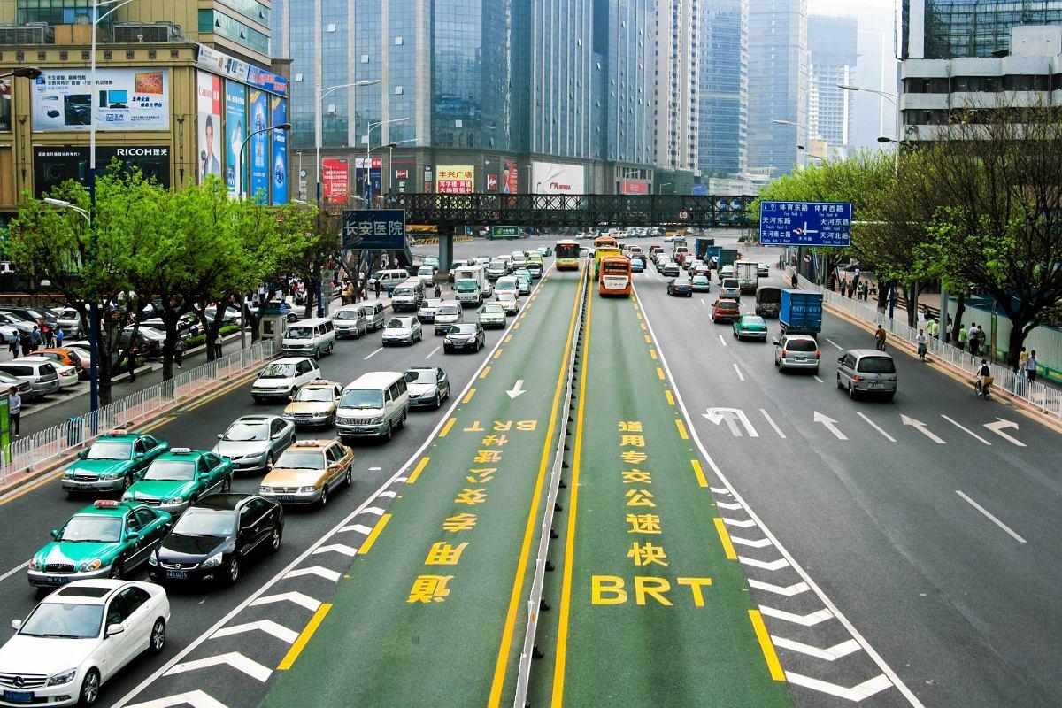 Bus lane on city street
