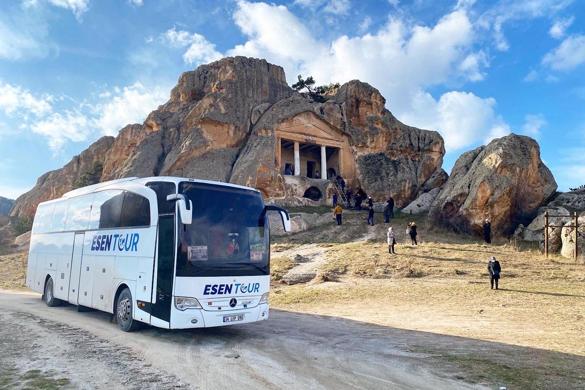 Bus visiting heritage site