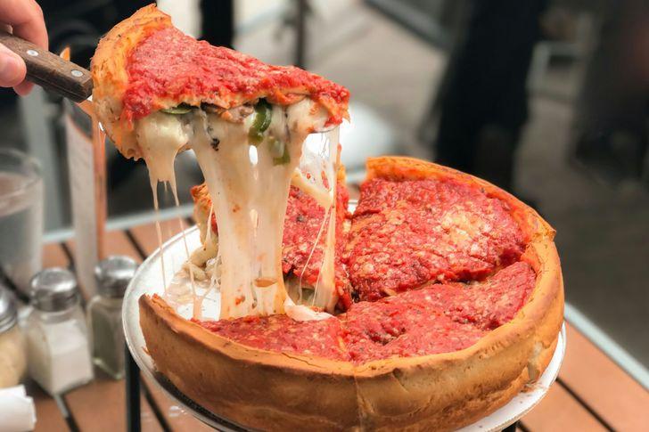 Chicago 2 day itinerary deep dish pizza dinner experience