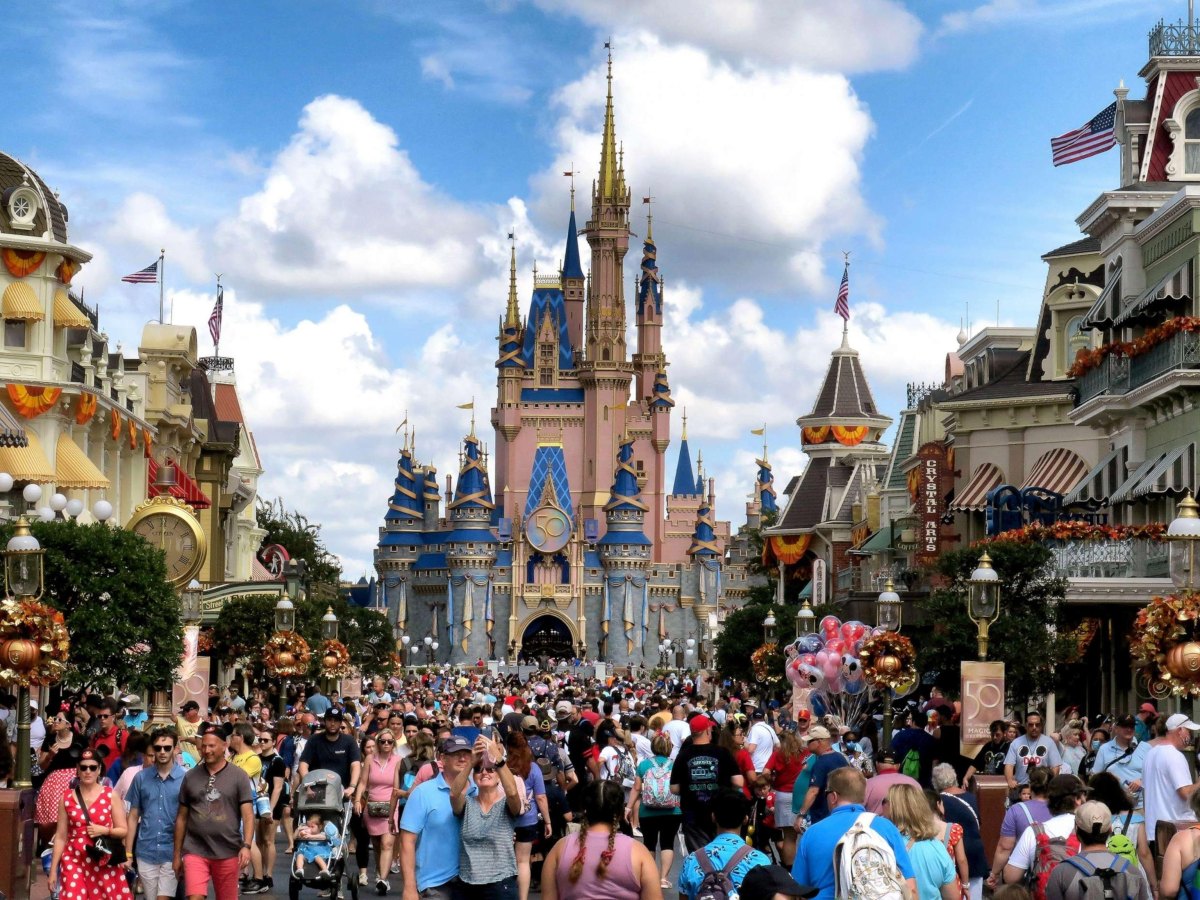 Crowded Magic Kingdom Main Street