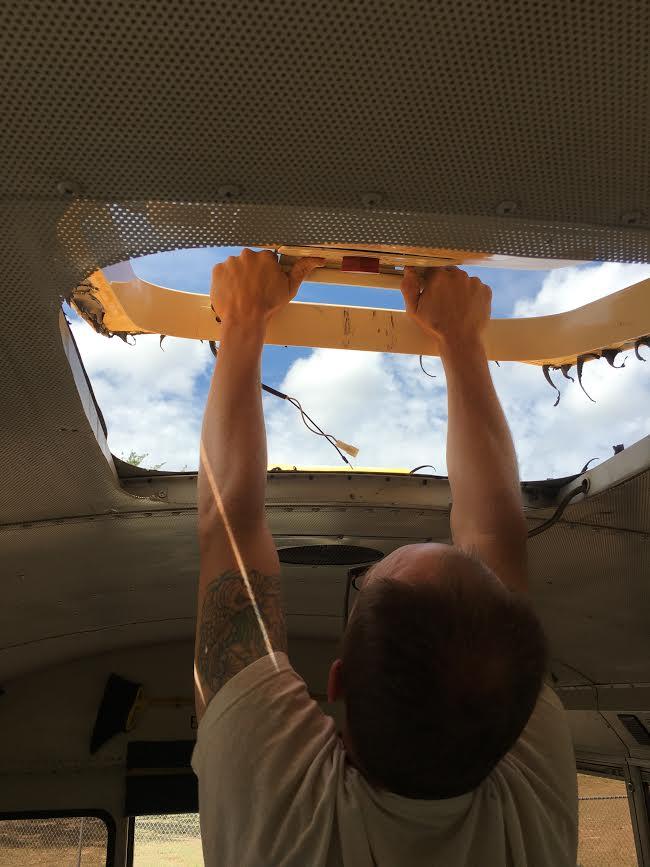 School bus roof ventilation fan