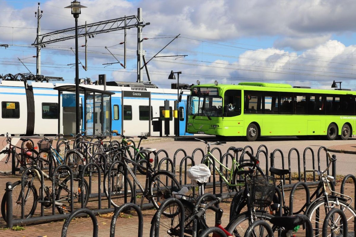 Transport hub with buses and trains