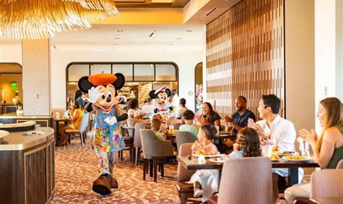 Disney character dining restaurant