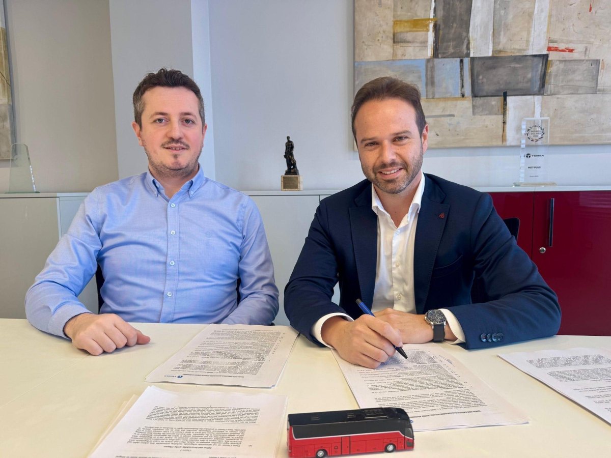 Signing a bus rental agreement