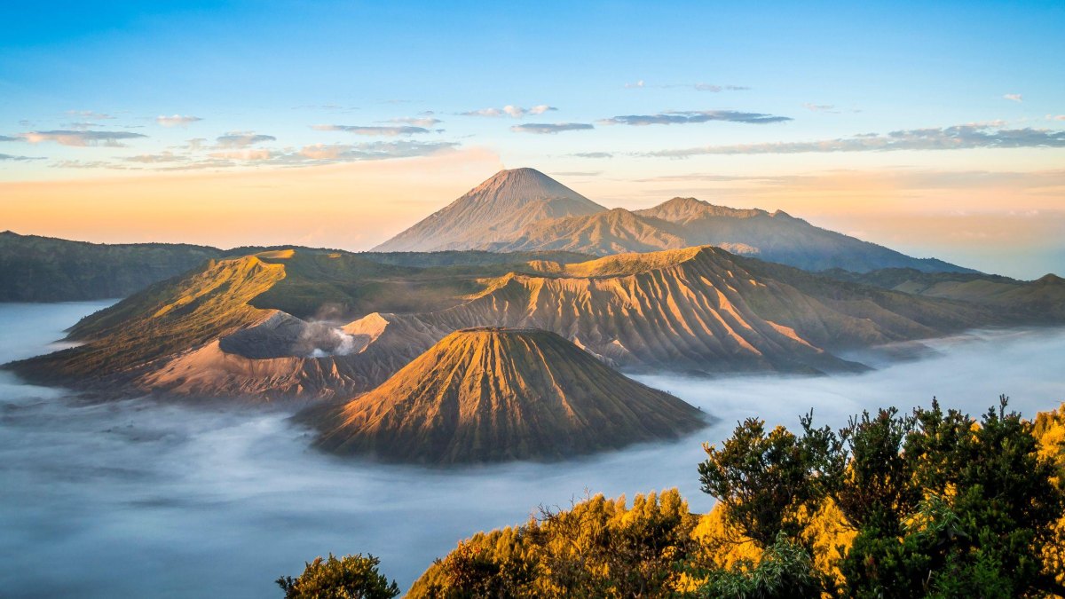 Mount Bromo sunrise volcano view